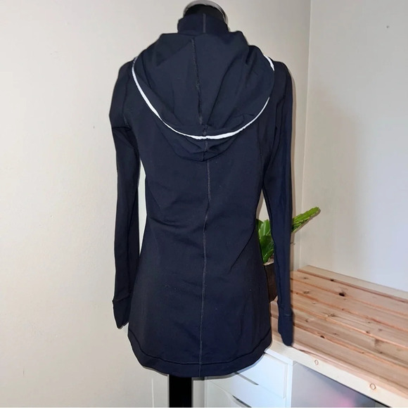 Lululemon Black Running Jacket Size 8 - Picture 5 of 9